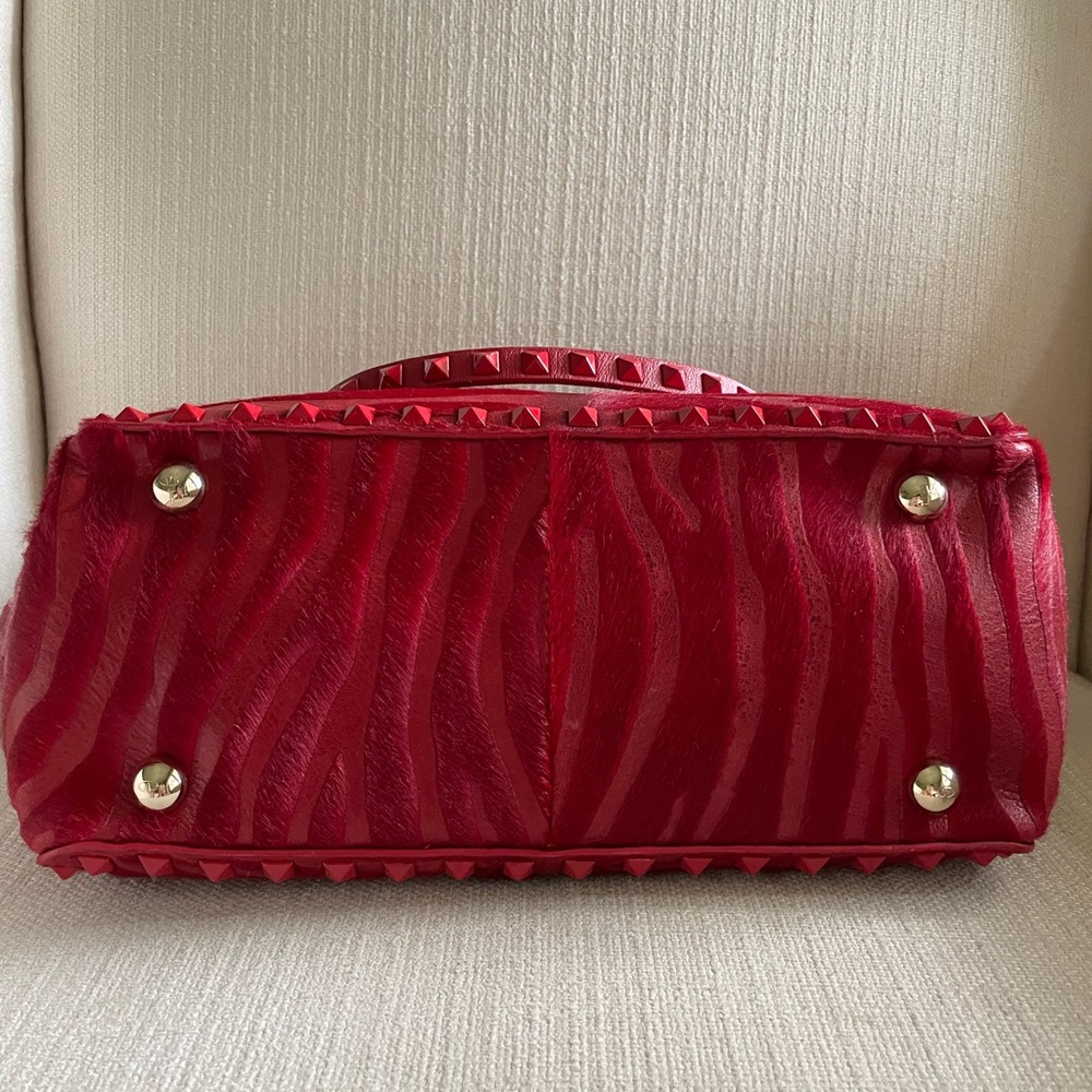 Valentino Garavani- Vitello Small Rockstud Double Handle Tote in red zebra print - Picture 3 of 11